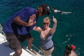 Stray Cat Catamaran Tour – Roatan Snorkeling Cruise